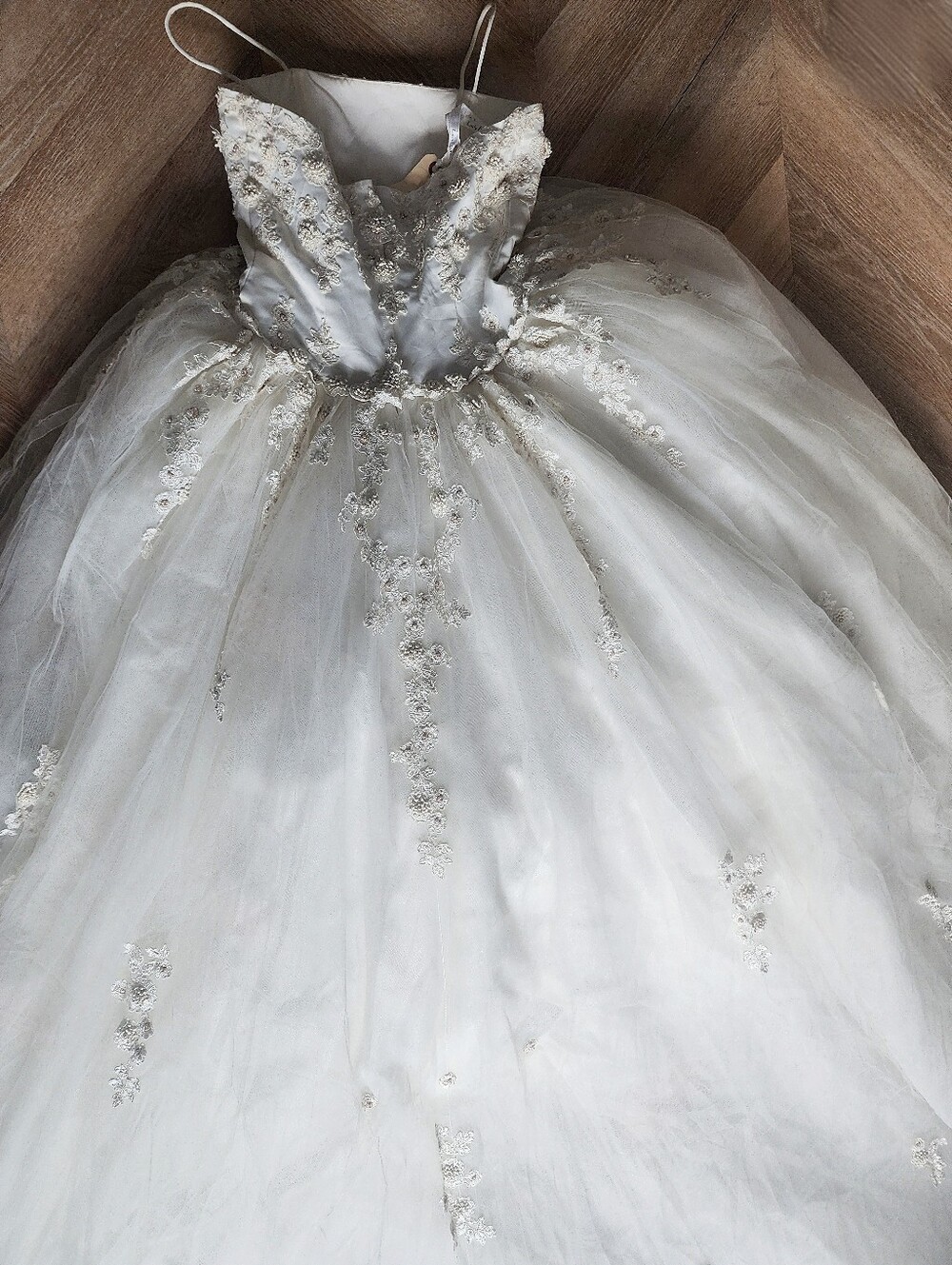 Brand New with tag - Magnificent ballgown Pricess Cut Wedding Dress!